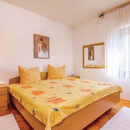 Beautiful Apartment In โนวีวีโนดอลสกี ภายนอก รูปภาพ