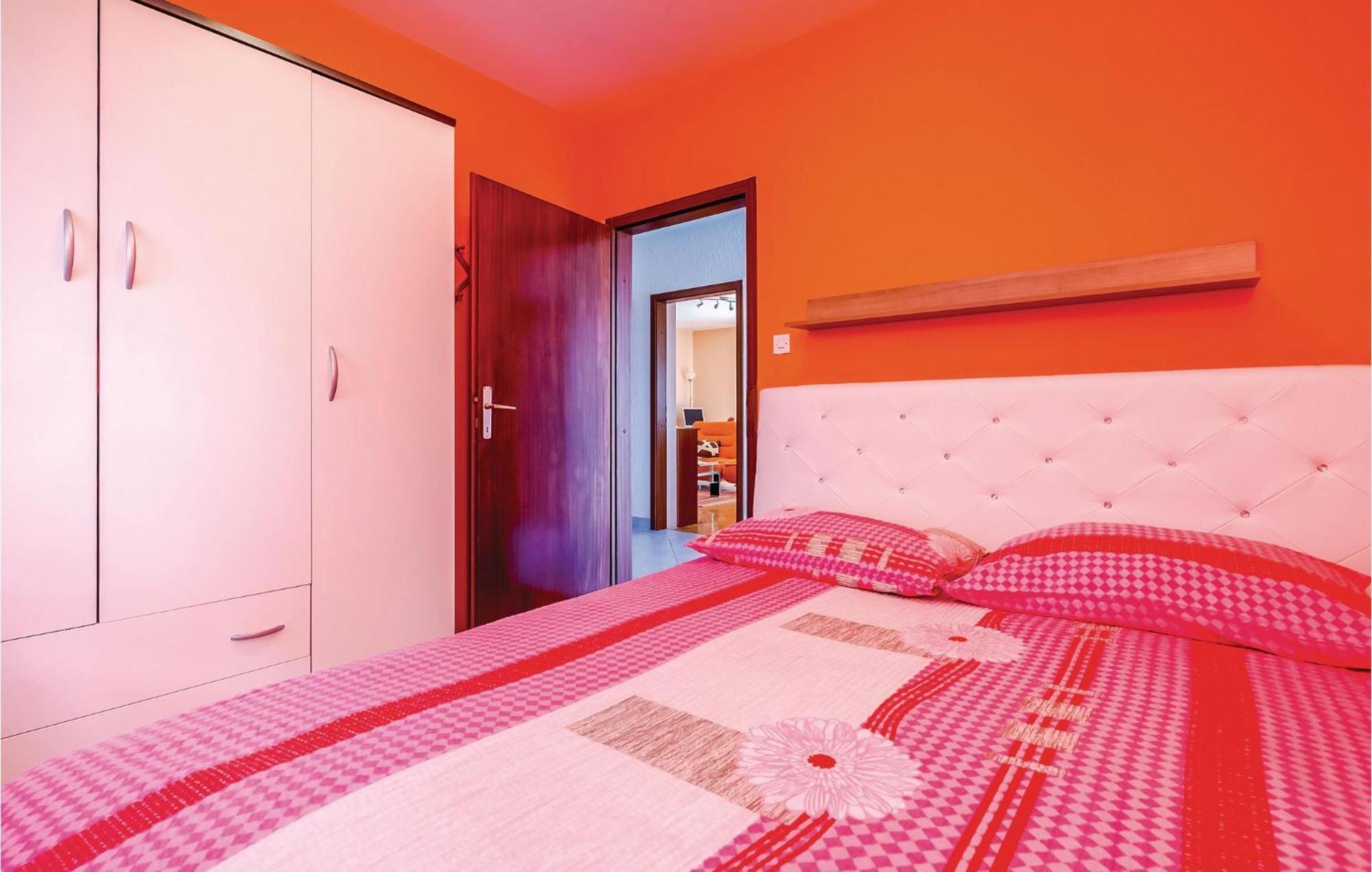 Beautiful Apartment In โนวีวีโนดอลสกี ภายนอก รูปภาพ