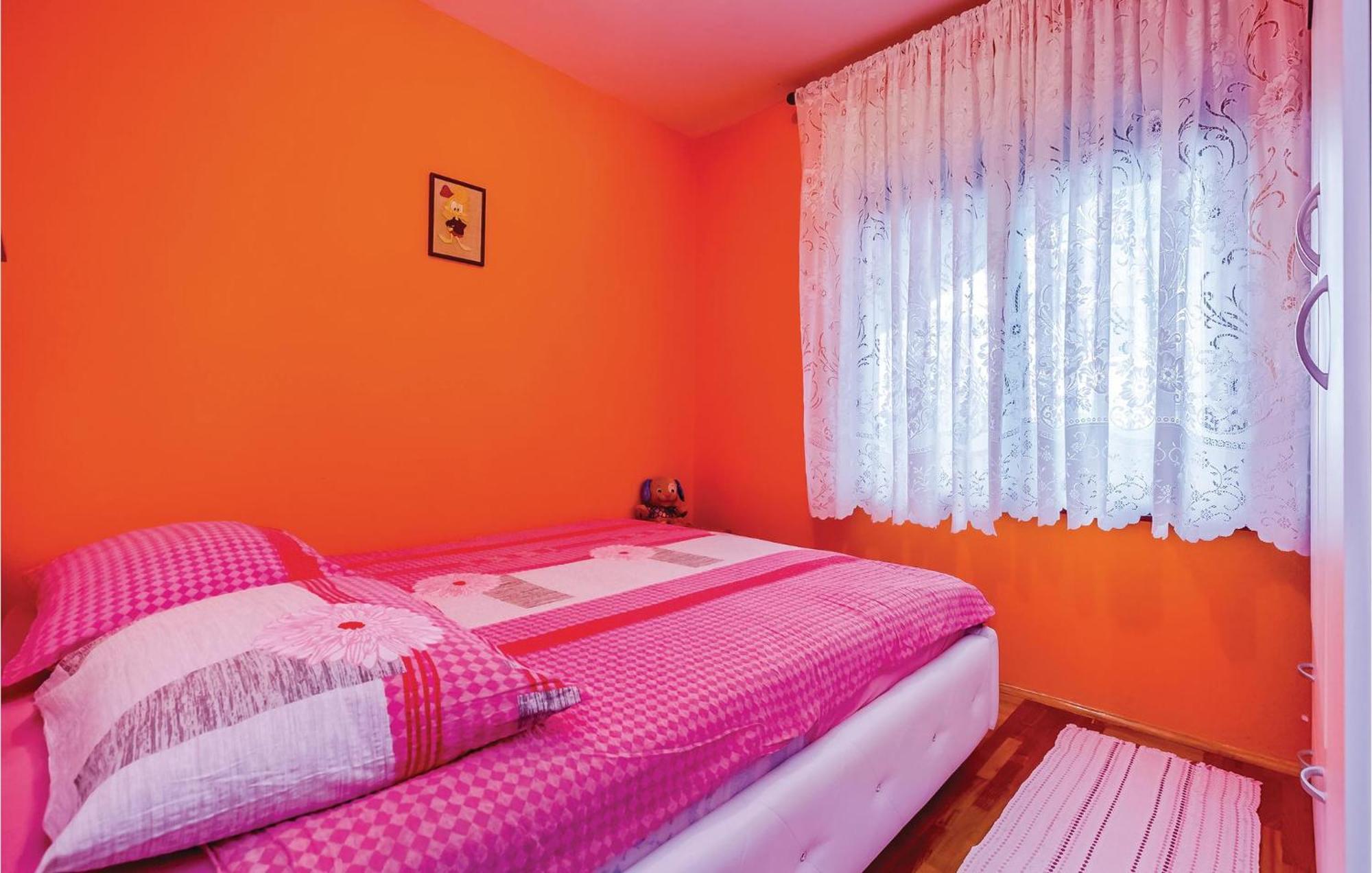Beautiful Apartment In โนวีวีโนดอลสกี ภายนอก รูปภาพ