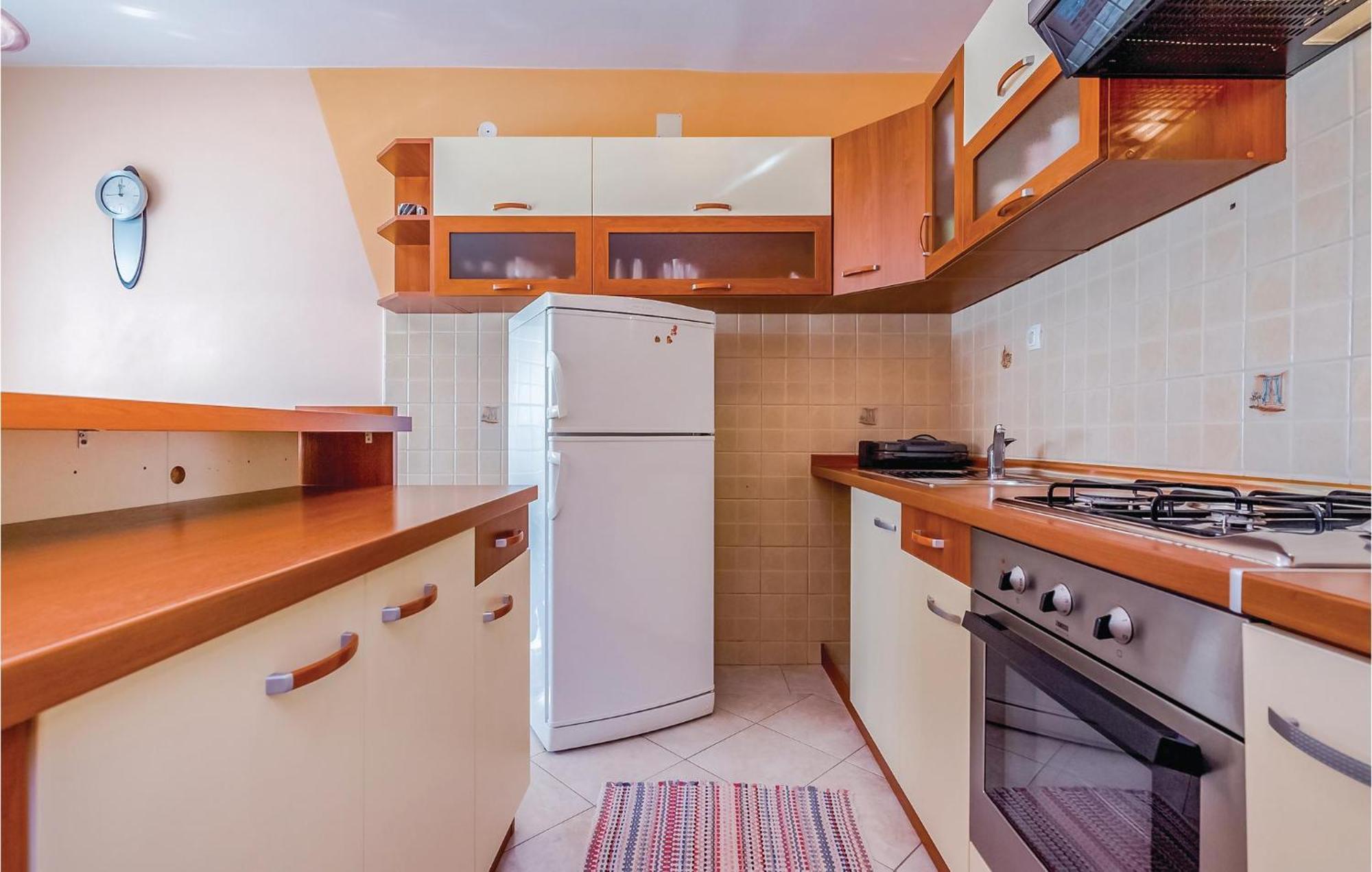 Beautiful Apartment In โนวีวีโนดอลสกี ภายนอก รูปภาพ