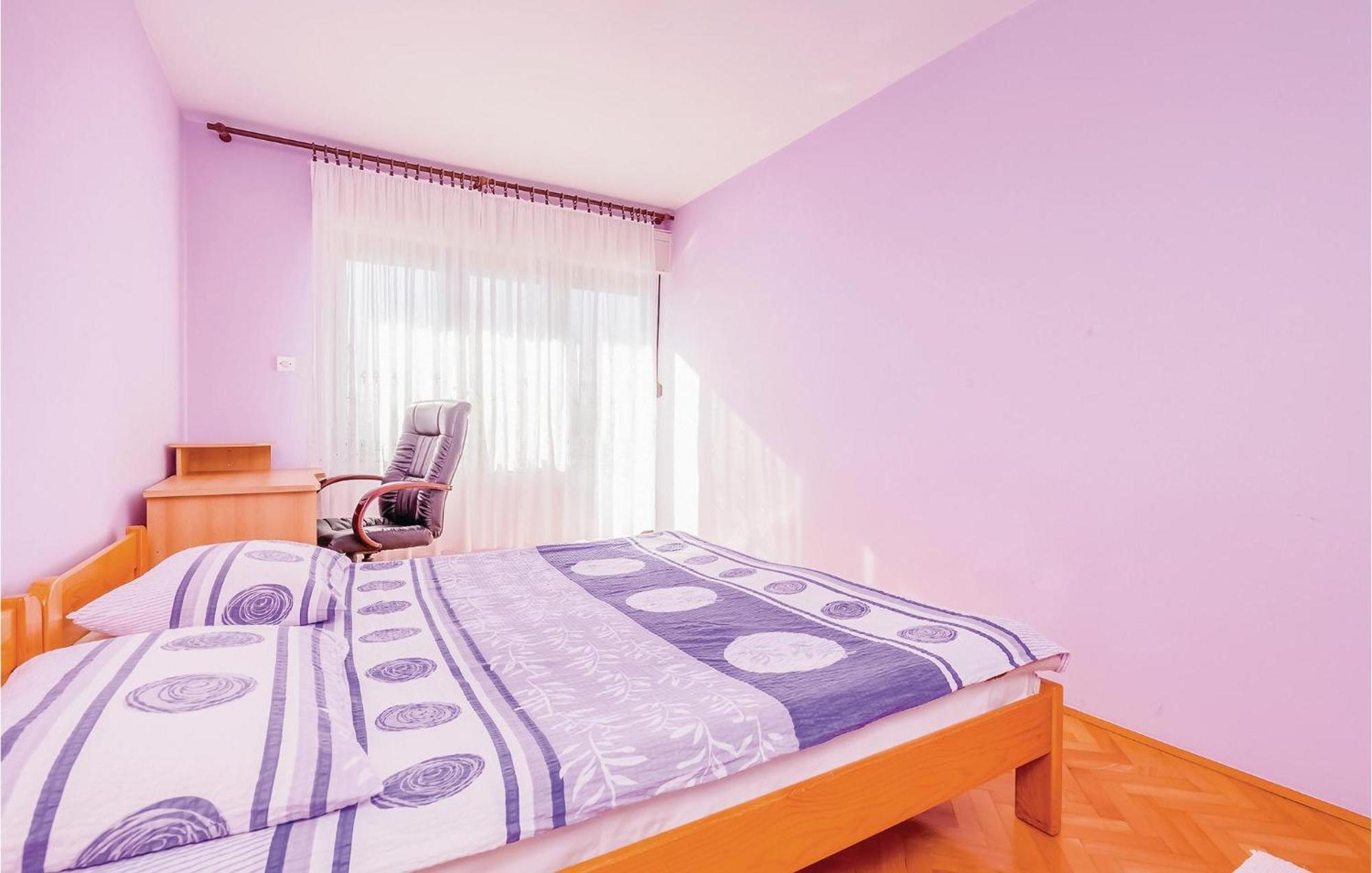 Beautiful Apartment In โนวีวีโนดอลสกี ภายนอก รูปภาพ