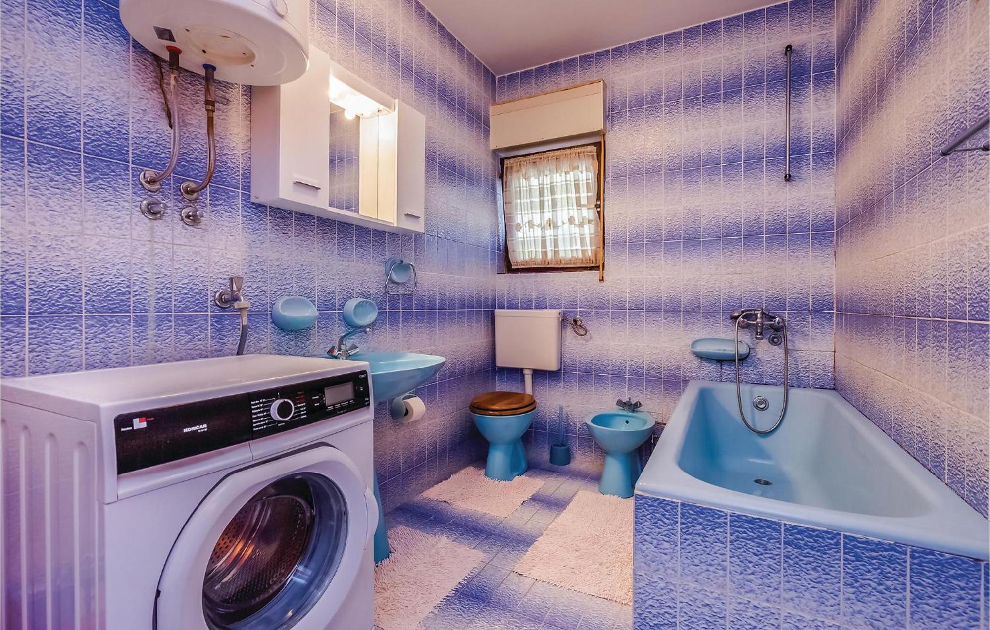 Beautiful Apartment In โนวีวีโนดอลสกี ภายนอก รูปภาพ