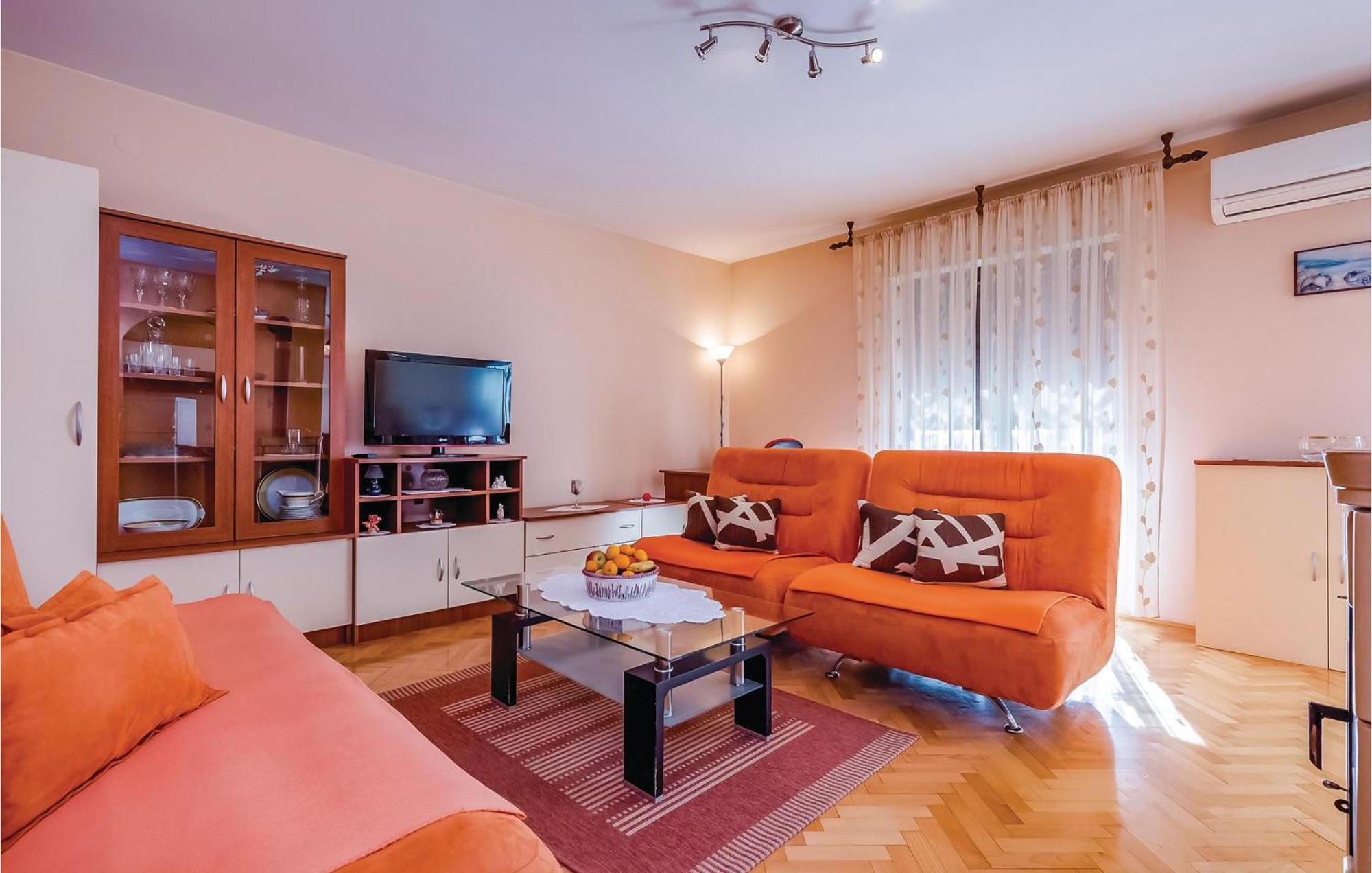 Beautiful Apartment In โนวีวีโนดอลสกี ภายนอก รูปภาพ