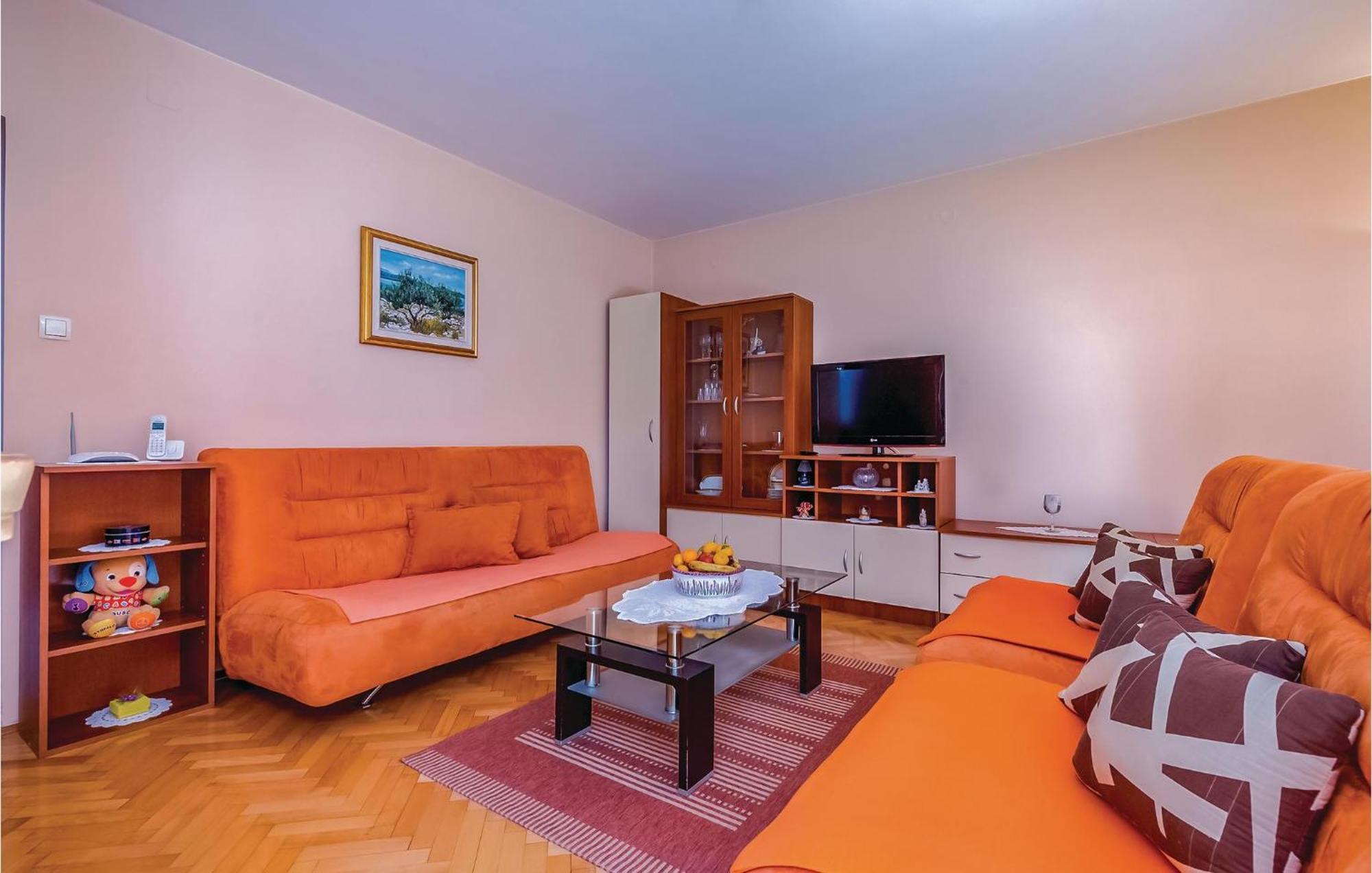 Beautiful Apartment In โนวีวีโนดอลสกี ภายนอก รูปภาพ