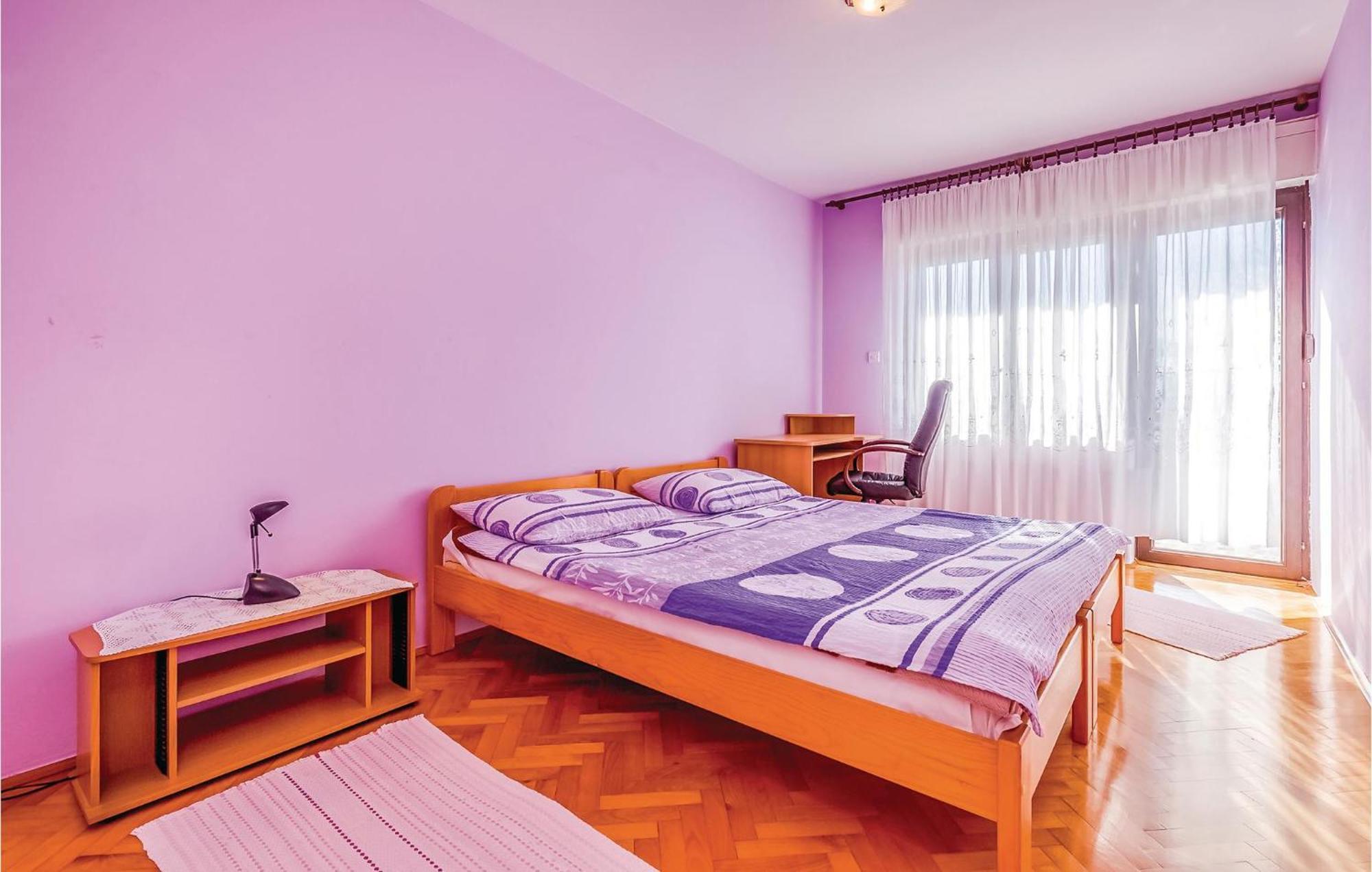 Beautiful Apartment In โนวีวีโนดอลสกี ภายนอก รูปภาพ